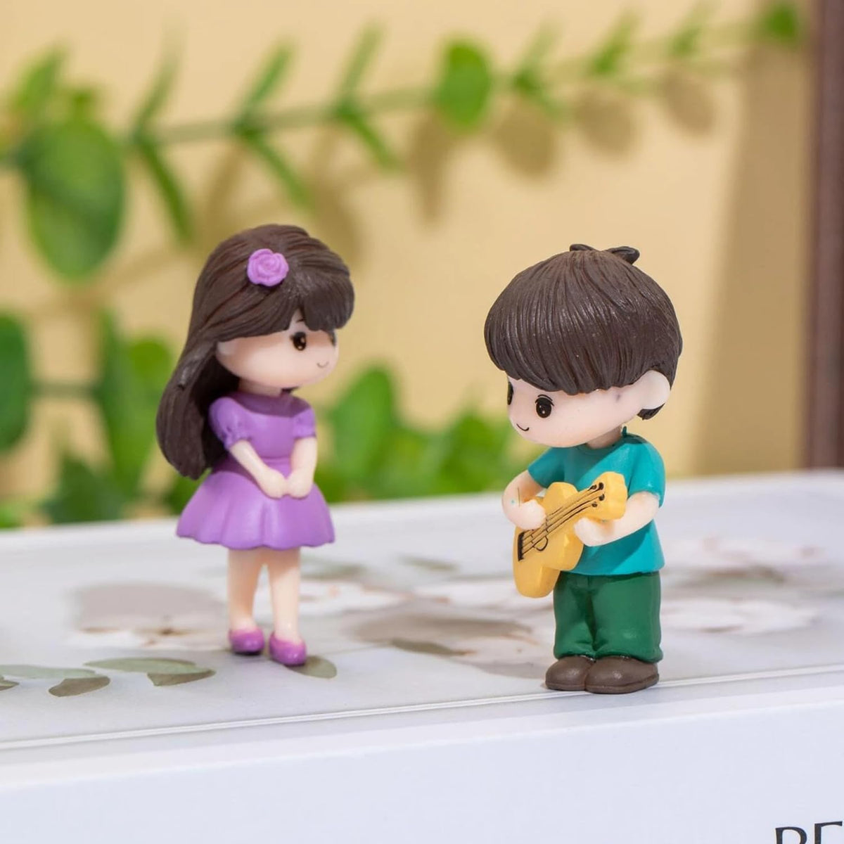 Miniature Set Valentine Gift for Girlfriend Boyfriend Husband Wife Girls Boys Decorative Cute Romantic Couple Miniature Showpiece Statue Valentines Gift Items