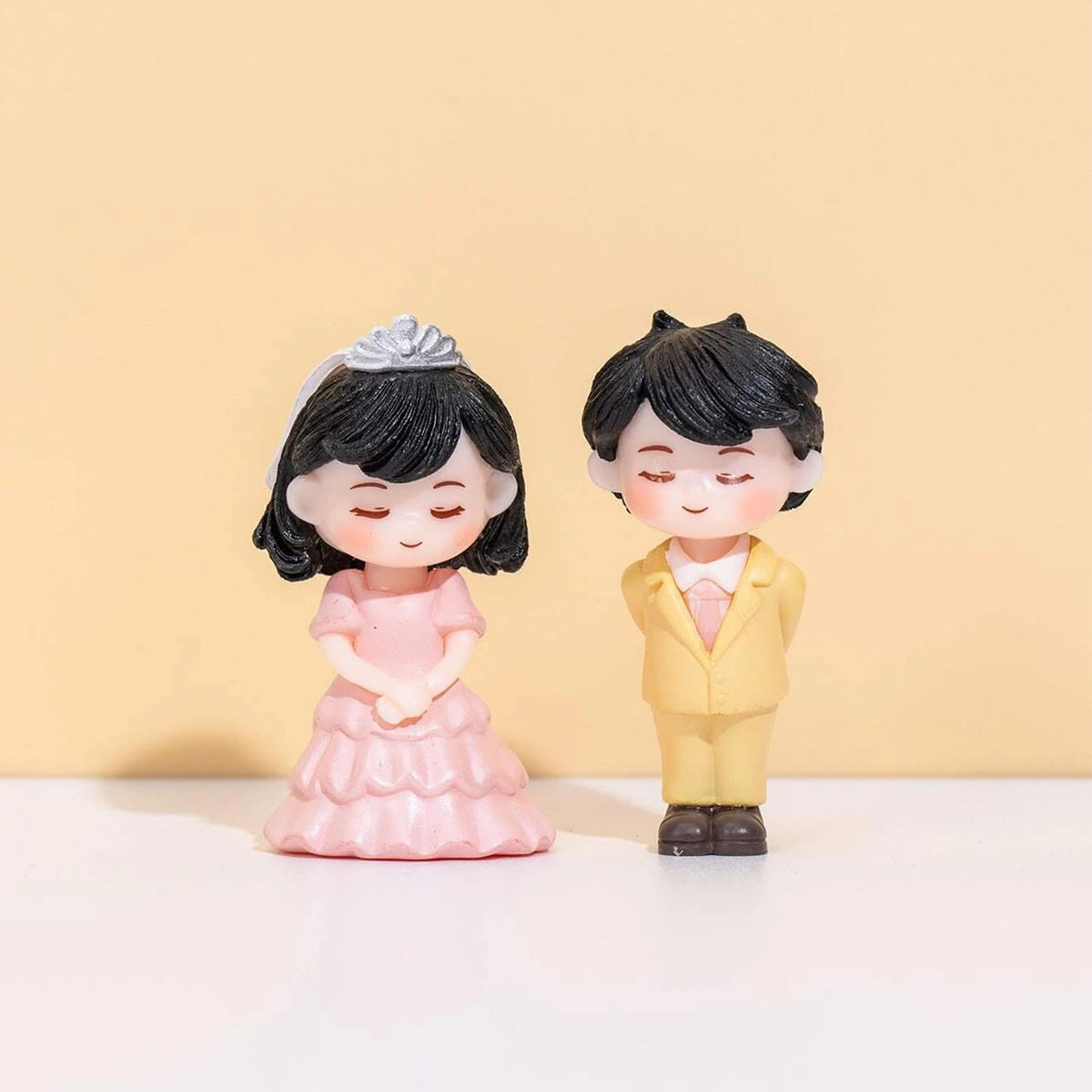 Love Proposal Couple Gift for Girlfriend Boyfriend Husband Wife Miniature Statue Showpiece for Valentines Day Gift Proposal Day Lovely Couple for Living Room Valentine Decoration
