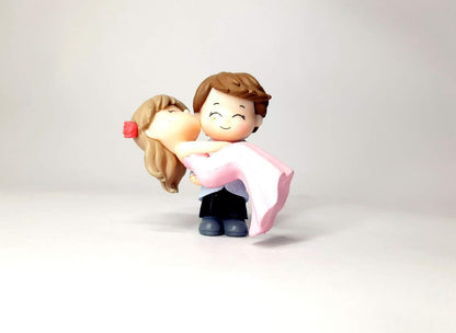 Couple Romantic Posture, Holding Figurines Miniatures Fairy 2 Pieces, Best Gift for Girlfriend, Boyfriend, Anniversary, and Valentine’s Day Multicolor (Pack of 1)