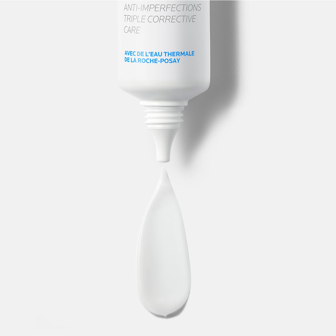 White cosmetic brush with La Roche-Posay branding on a white background