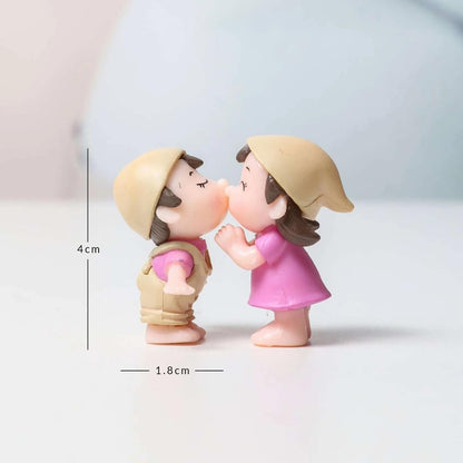 1 Set Cute Miniature Figurine Gift for Your Love Romantic Valentine Day Gift for Girlfriend, Boyfriend Small Baby Couple Showpiece Valentine Day Gift Items Miniature Adventure Showpiece