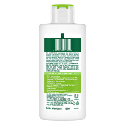 Simple Hydrating Light Moisturiser, 125ml | 12HR Hydration | With Niacinamide, Pro-Vitamin B5, Strengthens Skin Barrier| Lightweight, Non-Greasy Moisturizer | For Soft, Smooth Skin