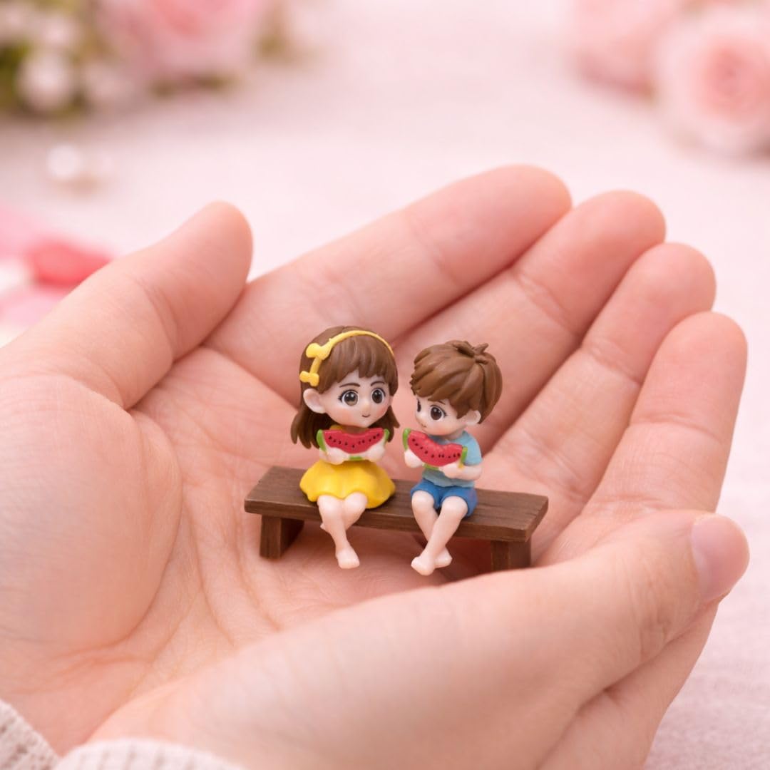 1 Set Cute Miniature Couple Showpiece for Home Decor | Romantic Valentine Gift for Husband Wife Girlfriend Boyfriend | Anniversary Birthday Wedding Room Desk Table Decoration Figurine