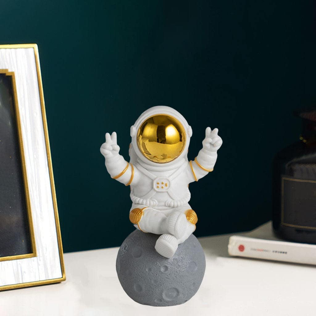 Street27® Cute Outer Space Astronaut Figurine Action Figure Toys Statue for Showpiece Home Living Room Decor Office Desktop Decoration Car Dashboard, Kids Birthday Party Gift, Resin