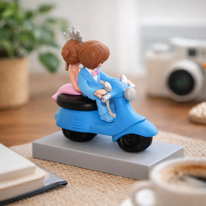 Valentines Day Gift for Husband Wife Girlfriend Boyfriend, Valentine Love Couple on Scooter Ride Statue Showpiece Home Decorative Items for Tabletop, Room Office Decor Bedroom Items
