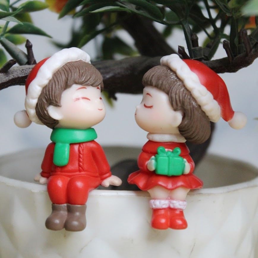 Miniature Christmas Couple Figurines, Adorable PVC Decoration for Miniature Garden, Dollhouse Accessory & Holiday Gifting Cute Xmas Decor Collectible