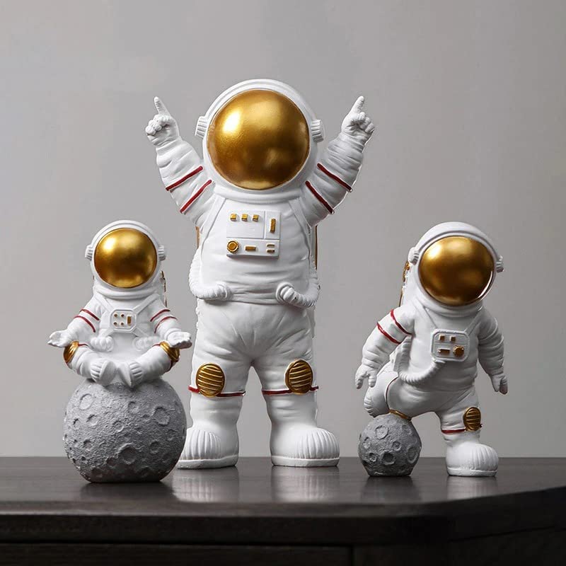 Street27® Cute Outer Space Astronaut Figurine Action Figure Toys Statue for Showpiece Home Living Room Decor Office Desktop Decoration Car Dashboard, Kids Birthday Party Gift, Resin