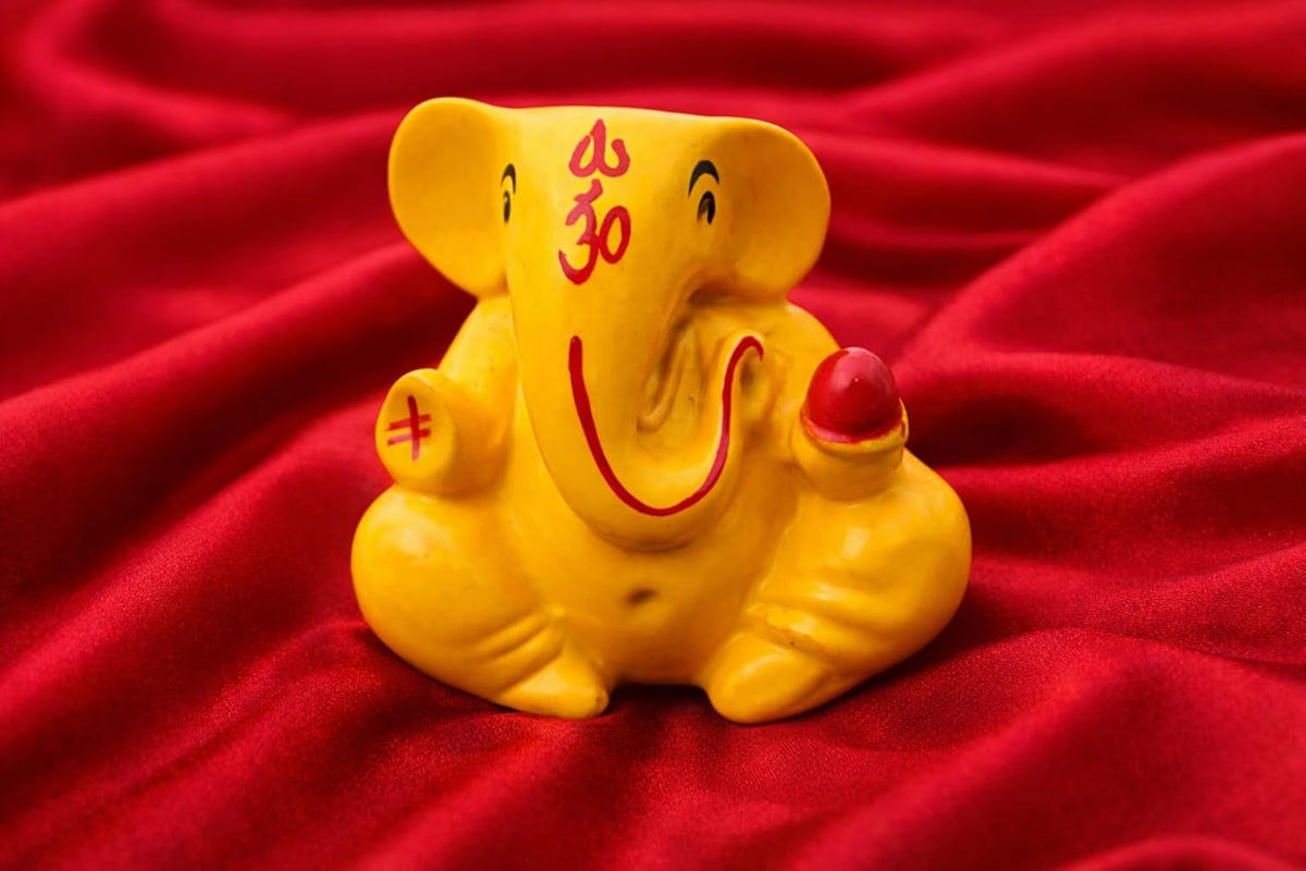 Resin Lord Ganesha Idol Car Dashboard 5x5cm (Yellow)