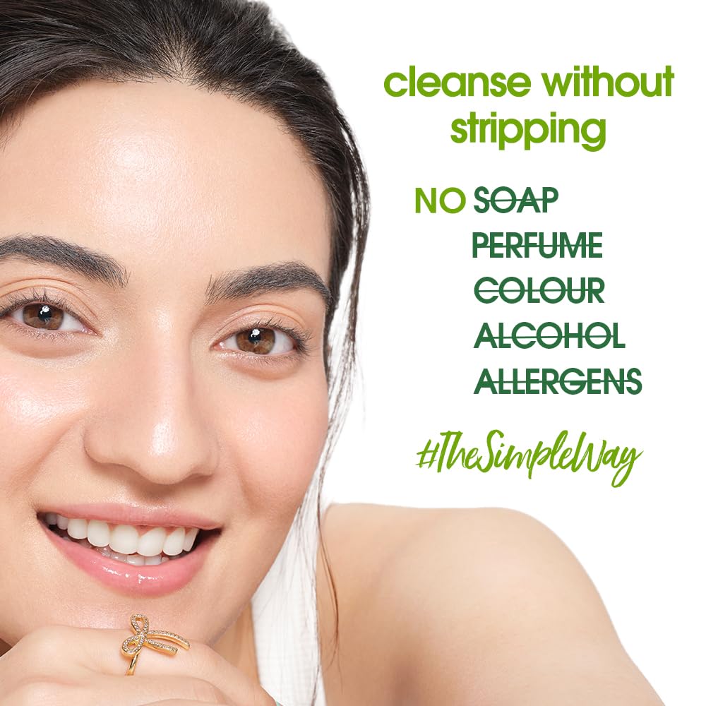Simple Kind to Skin Refreshing Facial Wash | 100% Soap-Free Gentle Cleanser with Vitamin E & Glycerin | For All Skin Types | Perfect for Sensitive Skin, 100ml