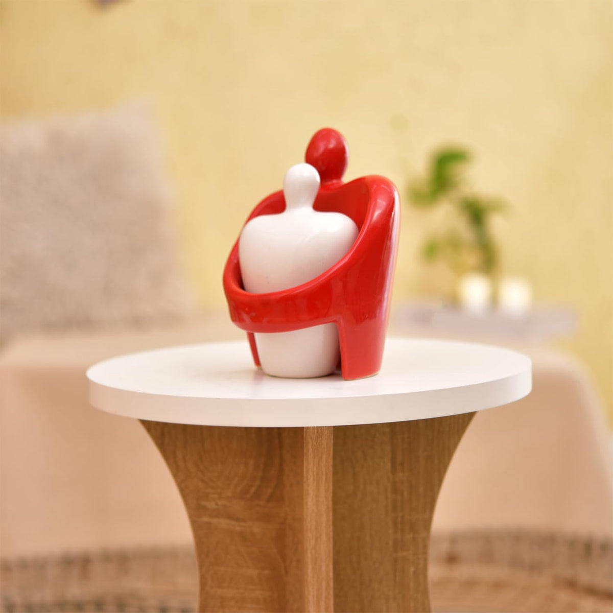 Hugging Couple Ceramic Figurine | A Heartfelt Symbol of Warmth & Togetherness | Perfect for Romantic Décor – Pack of 2, Red & White