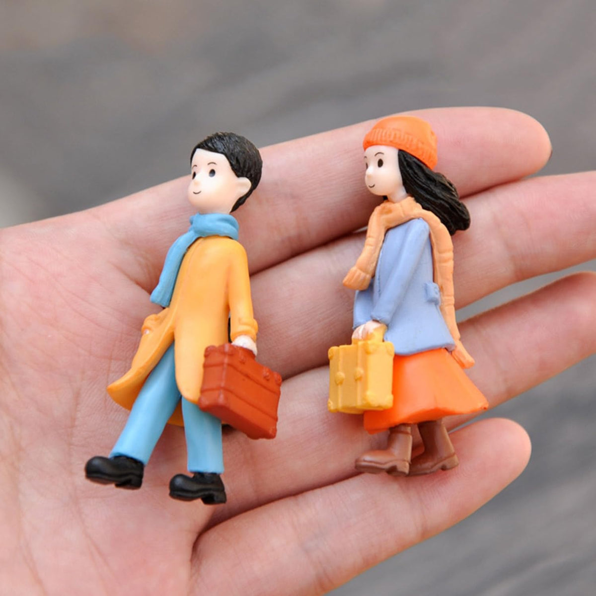 Ascension Romantic Winter Couple Miniature Toys Gift for Girlfriend Boyfriend Husband Wife Valentines Day Gifts Miniature Home DIY Living Room, 1.2 x 5.3 cm, Multicolor