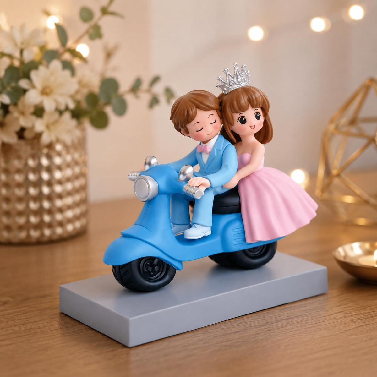 Valentines Day Gift for Husband Wife Girlfriend Boyfriend, Valentine Love Couple on Scooter Ride Statue Showpiece Home Decorative Items for Tabletop, Room Office Decor Bedroom Items