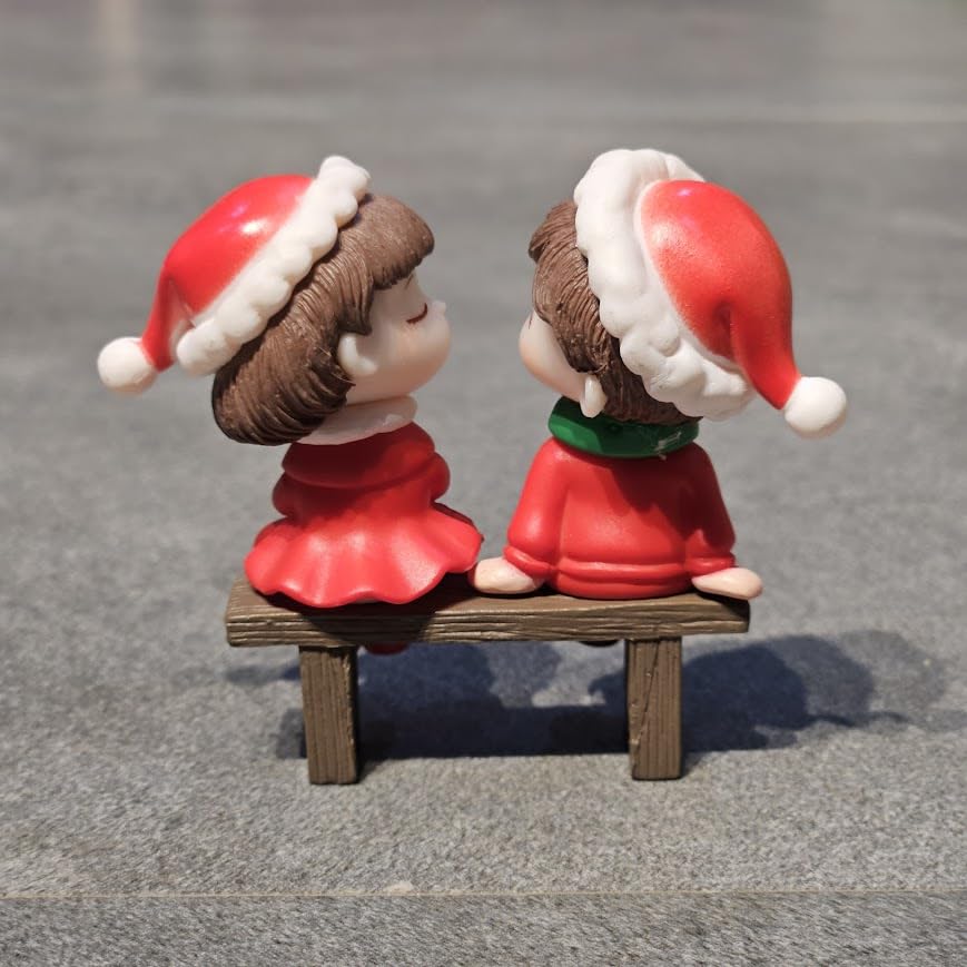 Miniature Christmas Couple Figurines, Adorable PVC Decoration for Miniature Garden, Dollhouse Accessory & Holiday Gifting Cute Xmas Decor Collectible