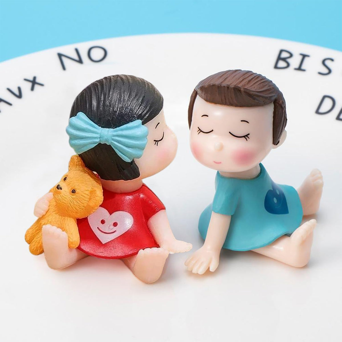 ascension Miniature Romantic Kissing Couple Gift for Valentine Day Baby Doll Set Gift for Girlfriend Boyfriend Valentine Decoration Items Living Room Car Dashboard Decor Valentines Gift