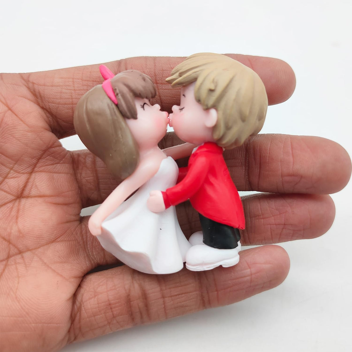 ascension Cute Kissing Couple Miniature Figurine Showpiece Gift for Husband Wife Romantic Valentine Day Gift for Girlfriend, Boyfriend Small Baby Couple Showpiece Valentines Gifts