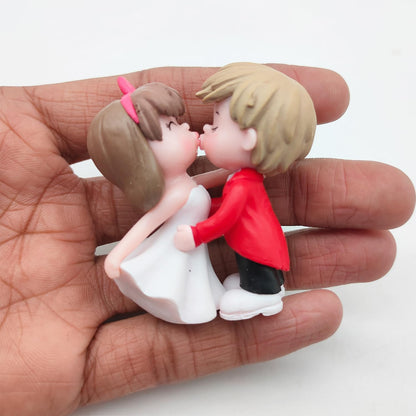 ascension Cute Kissing Couple Miniature Figurine Showpiece Gift for Husband Wife Romantic Valentine Day Gift for Girlfriend, Boyfriend Small Baby Couple Showpiece Valentines Gifts