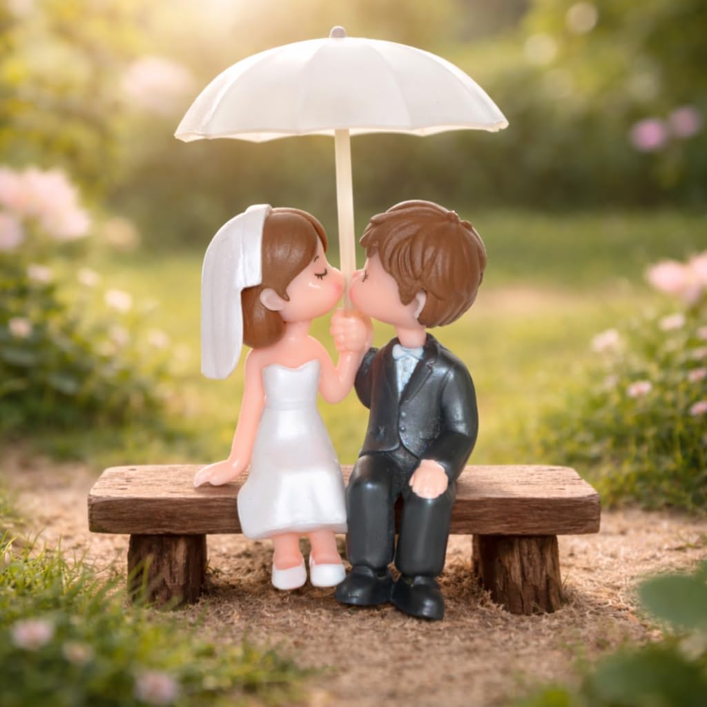 Valentine Gift for Girlfriend Boyfriend, Husband Wife, Valentine Love Couple Under Umbrella Romantic Miniature Statue Showpiece, Birthday Gift Propose Day Gift for Woman