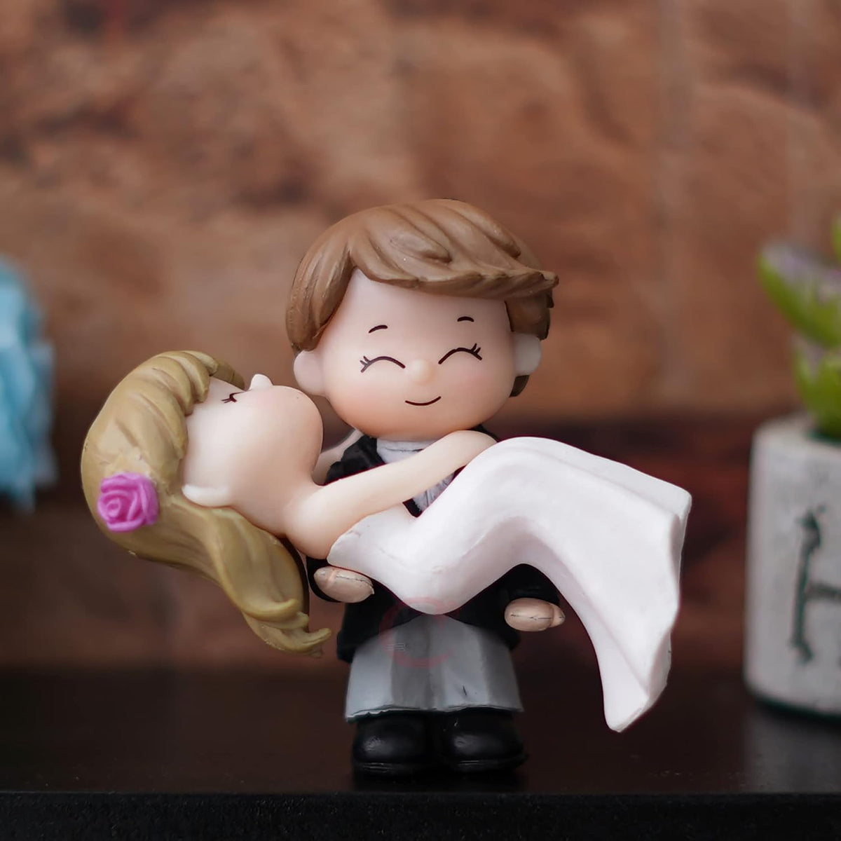 eCraftIndia Plastic Bride Kissing Groom Romantic Couple Statue Decorative Showpiece Valentine Gift for Girlfriend Boyfriend Husband Wife Her Him | Valentines Day Gift | Valentine Day Decoration Items