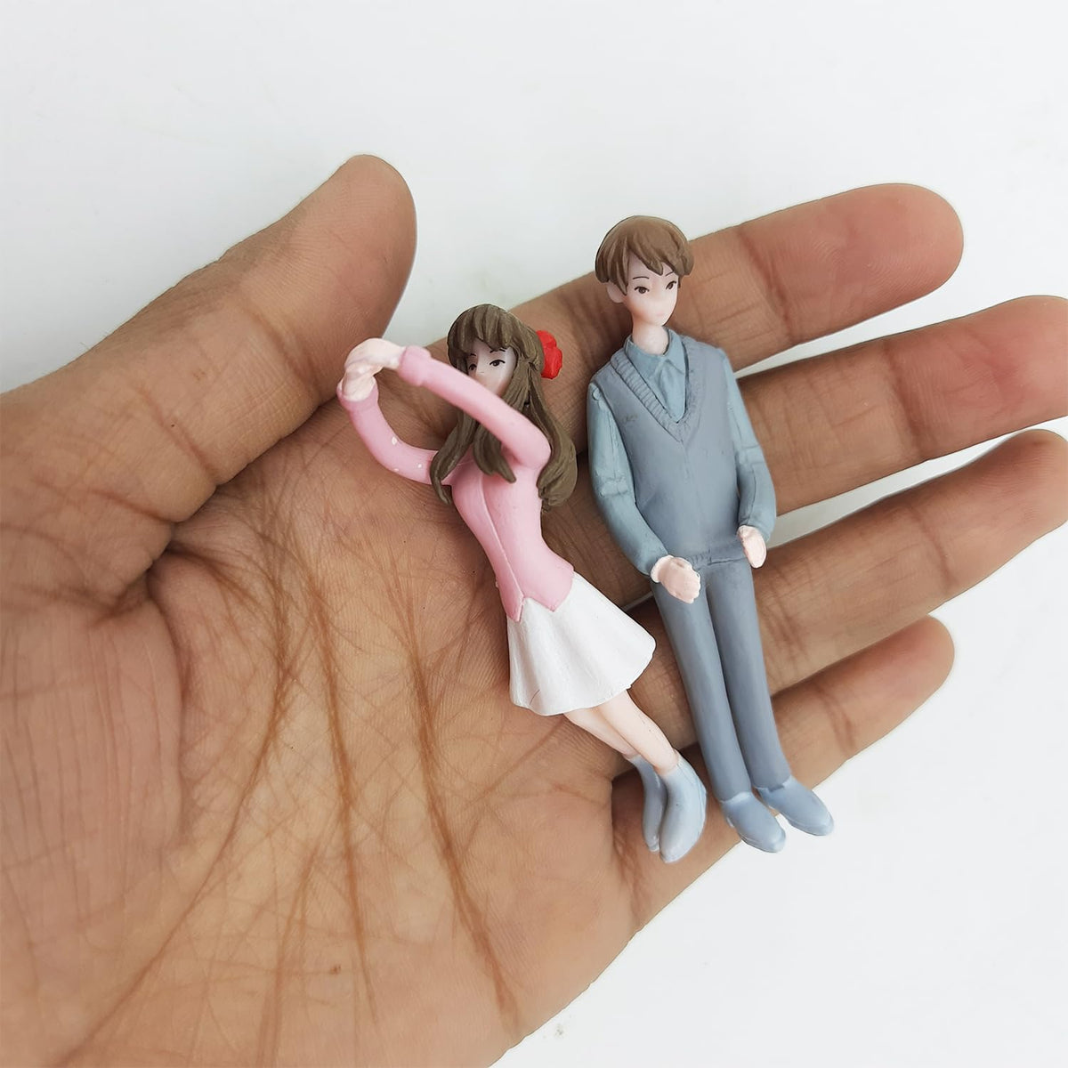 1 Set Romantic Couples Gift for Girlfriend Boyfriend Figurines and Valentine Decoration Items Showpiece for Valentines Gifts Miniature Set for Living Room Bed Room