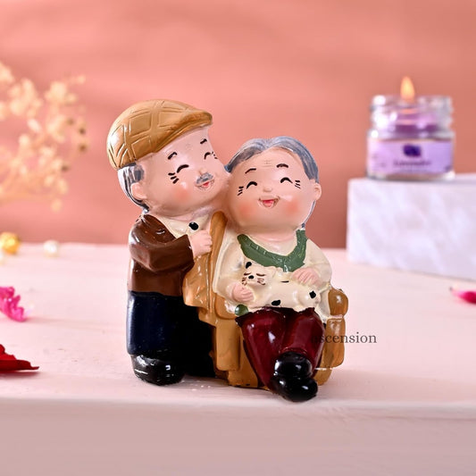 Cute Romantic Old Couple Figurine Resin Grandparents Statue with Cat Love Showpiece Romantic Decorative Item for Anniversary Retirement Birthday Gift Valentines Day Home & Office Decor
