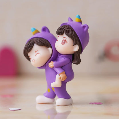 eCraftIndia Resin Couple Statue Girl on Boy’s Shoulder Showpiece Valentine’s Day Gift with Zuzy Chocolate Box