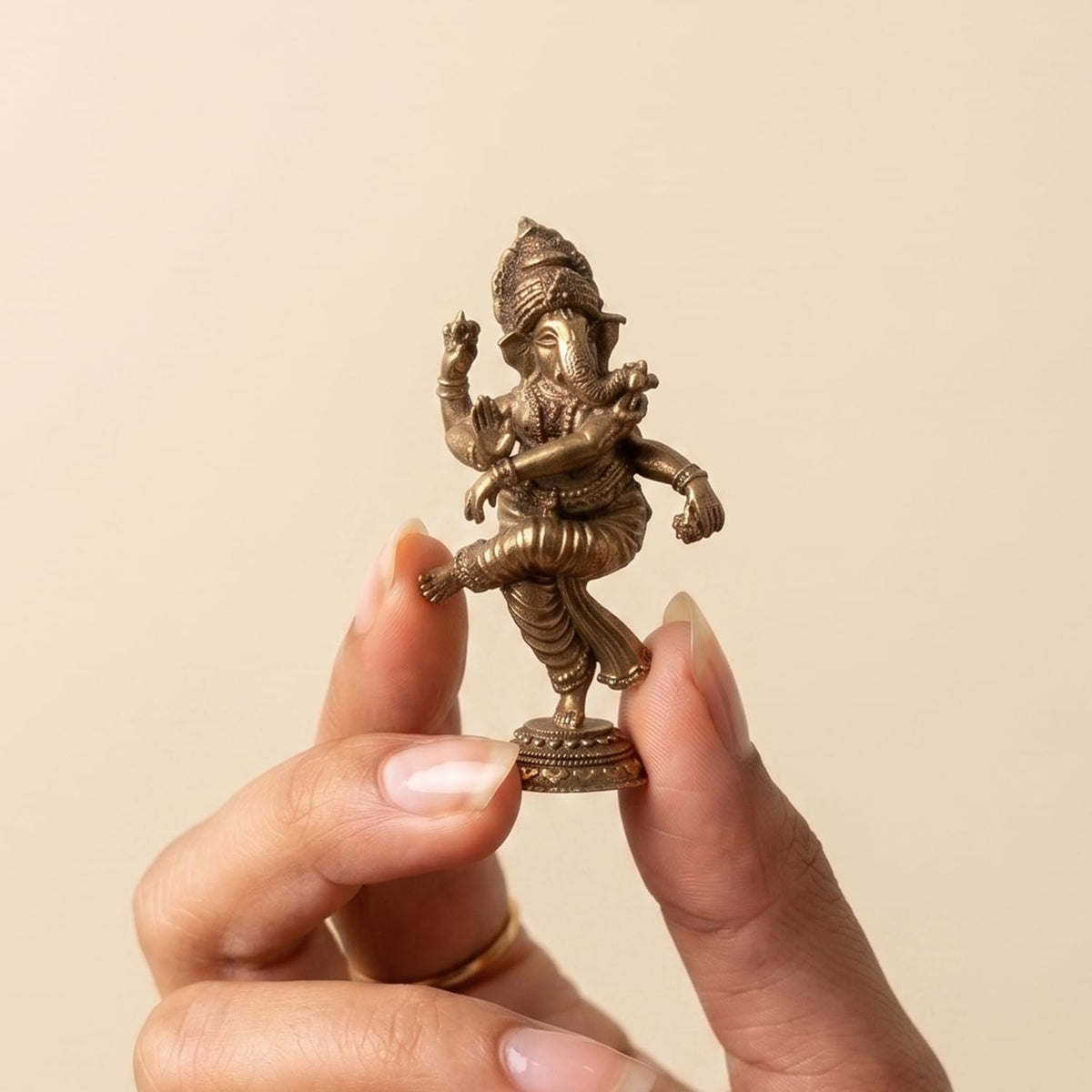 100% Pure Brass Dancing Ganesha Idol (Size: 6.2cm) | Pital Ganesh Murti for Pooja Room, Home Decor, Office Desk and Car Dashboard | Vinayagar Statue for Diwali Puja