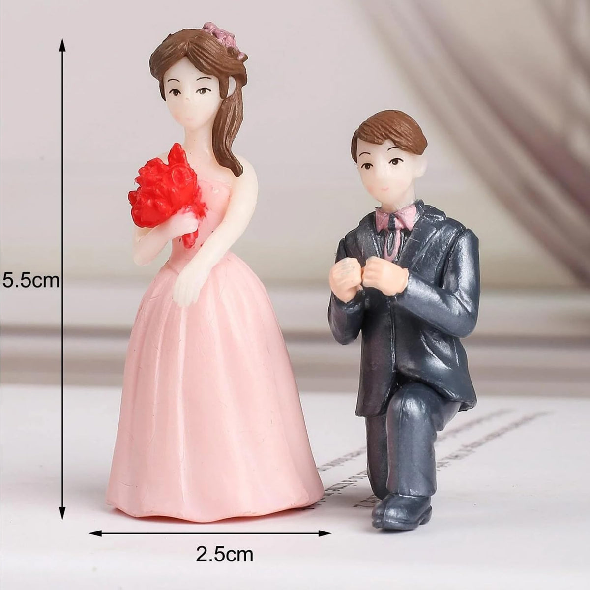 1 Set Romantic Propose Style Couples Gift for Girlfriend Boyfriend Figurines and Valentine Decoration Items Showpiece for Valentines Gifts Miniature Set for Living Room Bed Room