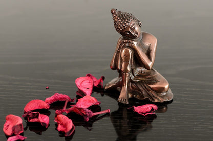 Resting Buddha on Knee Metal Showpiece (7.5 cm x 5.38 cm x 9.38 cm, Brown, AGB506)
