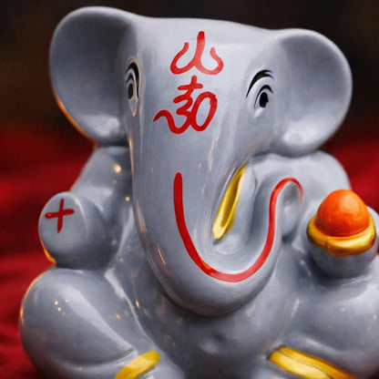 Resin Lord Ganesha Idol Car Dashboard 5x5cm (Grey)