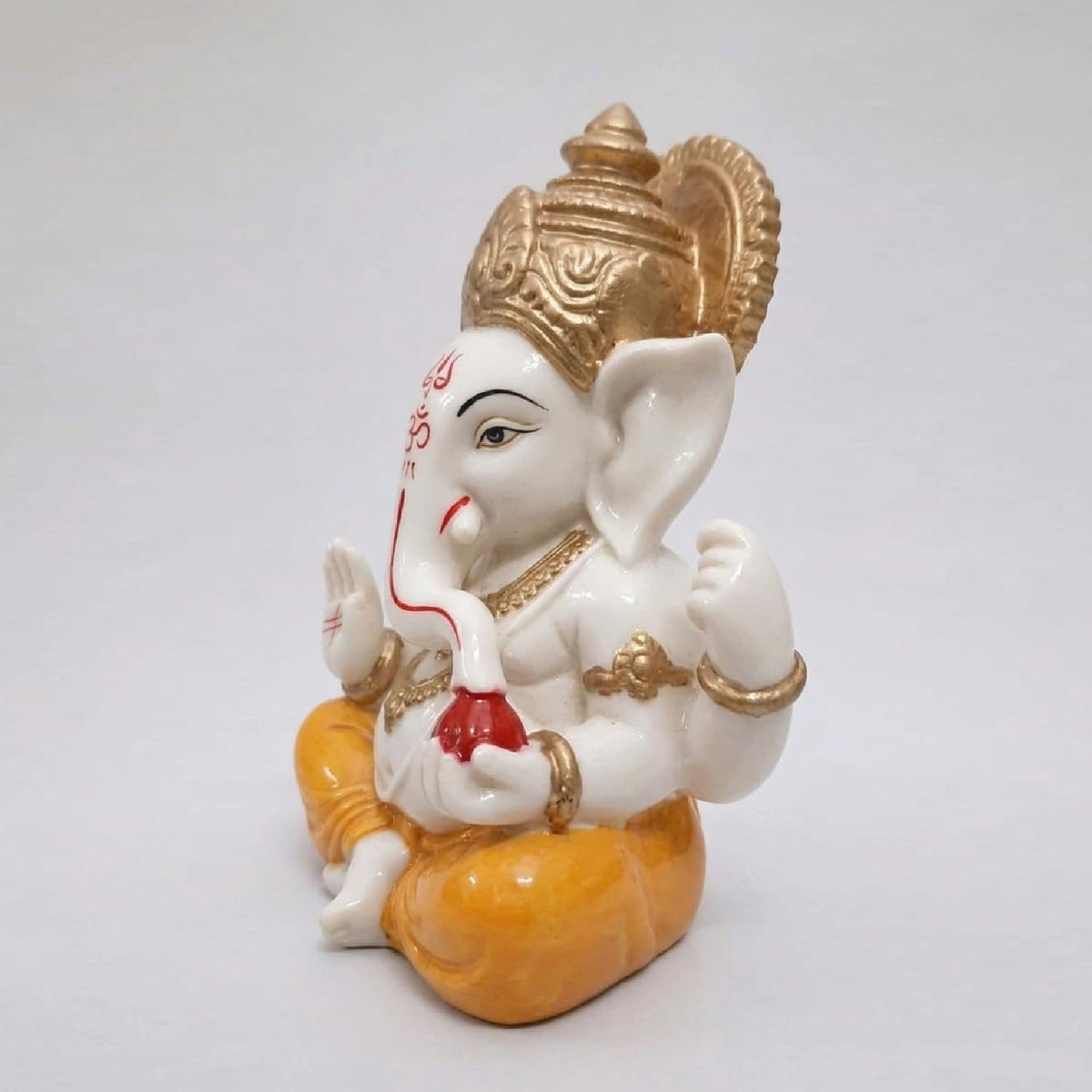 Ganesha Idol for Car Dashboard Ganesha Murti Ganpati Idol Home Decor Puja Lord Ganesh Statue Gift for Office for Office Desk Puja Room Figurine (Yellow and Cream 2.5 inches)