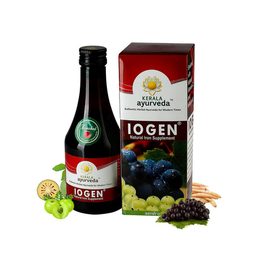 Kerala阿育吠陀 Iogen 自然铁补充剂及其包装盒，周围有水果和草药。