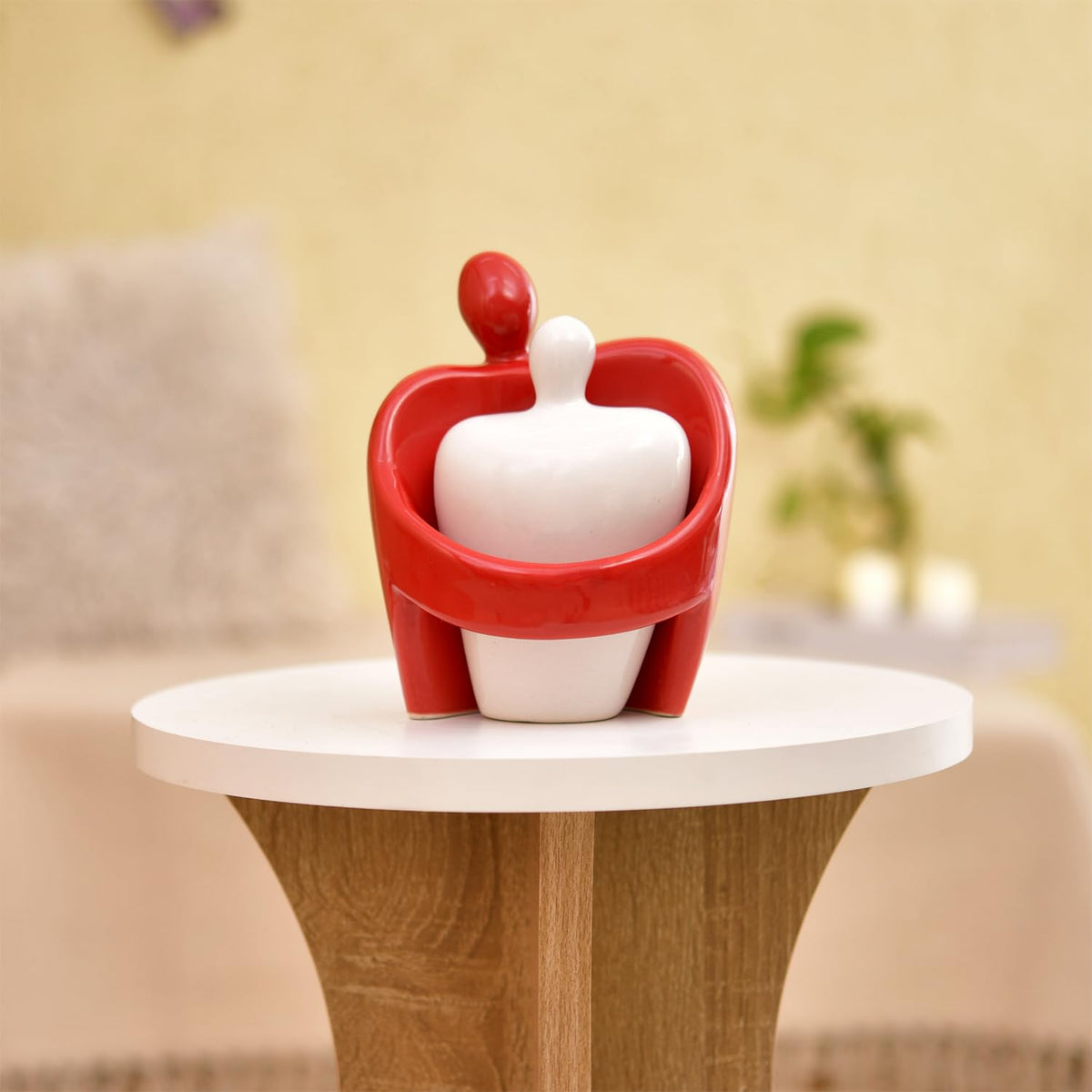Hugging Couple Ceramic Figurine | A Heartfelt Symbol of Warmth & Togetherness | Perfect for Romantic Décor – Pack of 2, Red & White