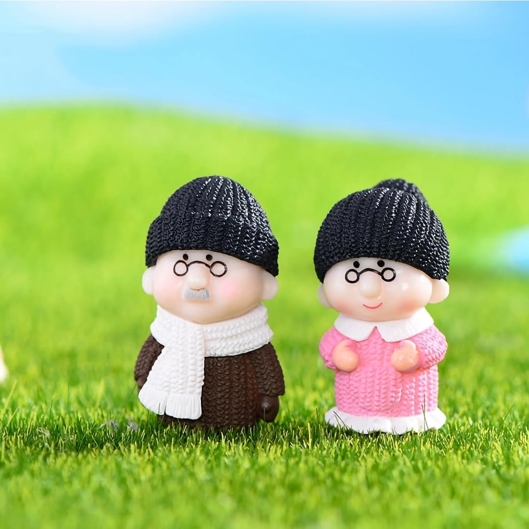Miniature Old Couple Figurine – PVC Miniature Statue for Garden Decor, Dollhouse Accessory & Unique Gift