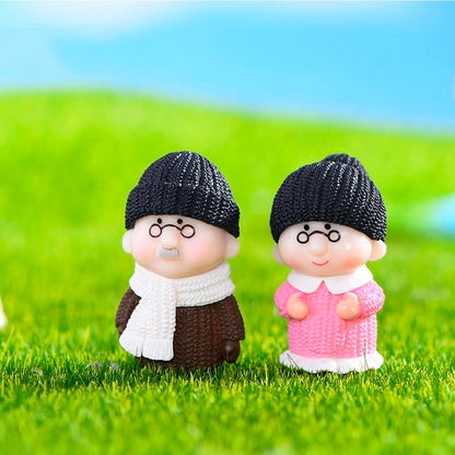 Miniature Old Couple Figurine – PVC Miniature Statue for Garden Decor, Dollhouse Accessory & Unique Gift