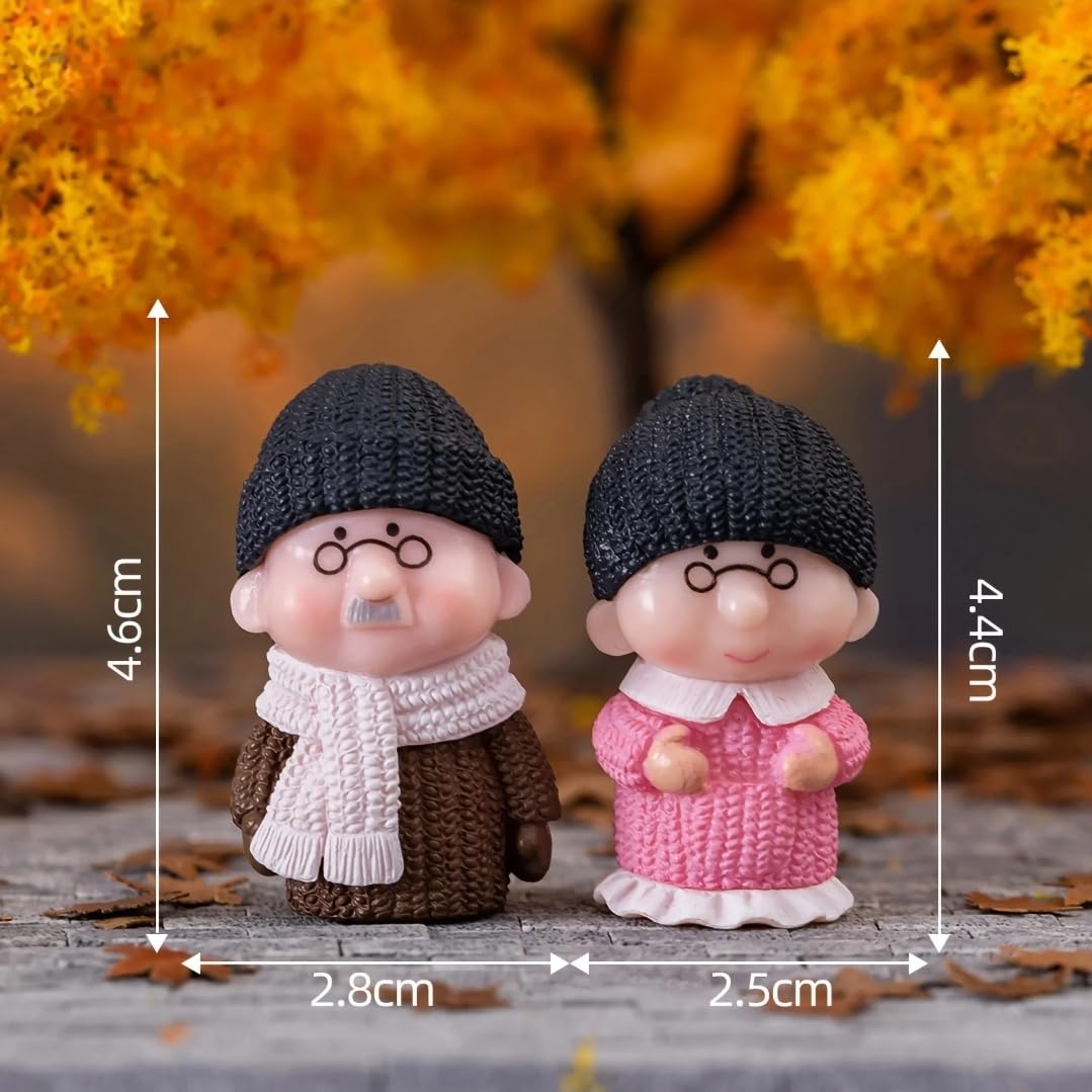 Miniature Old Couple Figurine – PVC Miniature Statue for Garden Decor, Dollhouse Accessory & Unique Gift