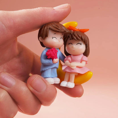 Cute Couple Miniature Figurine Showpiece Gift for Your Love Romantic Valentine Day Gift for Girlfriend Boyfriend Small Cute Baby Couple Showpiece Valentine Gift Miniature Valentines Gifts