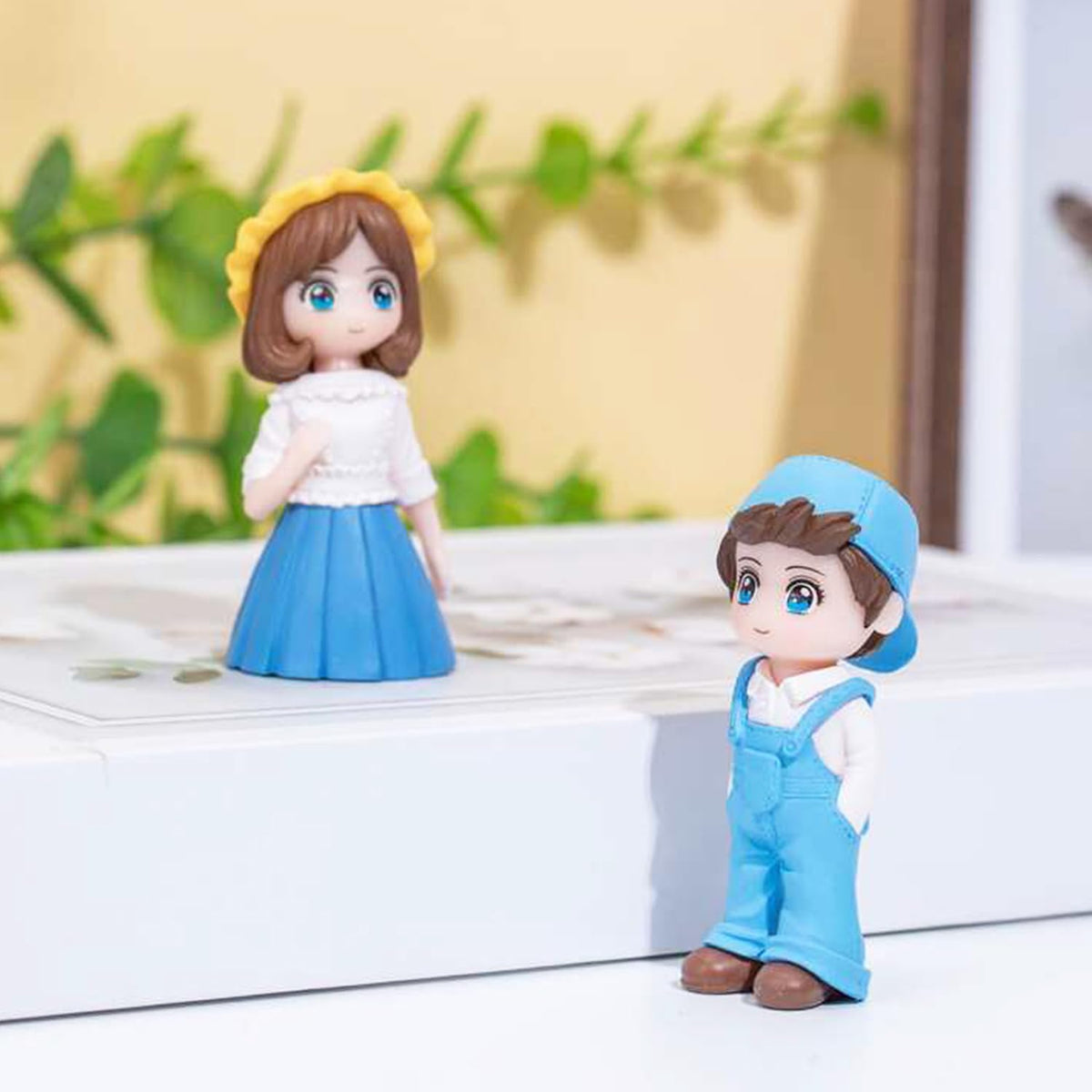 Romantic Lovely Couple Gift for Girlfriend Boyfriend Husband Wife Miniature Statue Figurine for Valentines Day Gift for Your Love Valentine Day Gift Items Resin Love Miniature