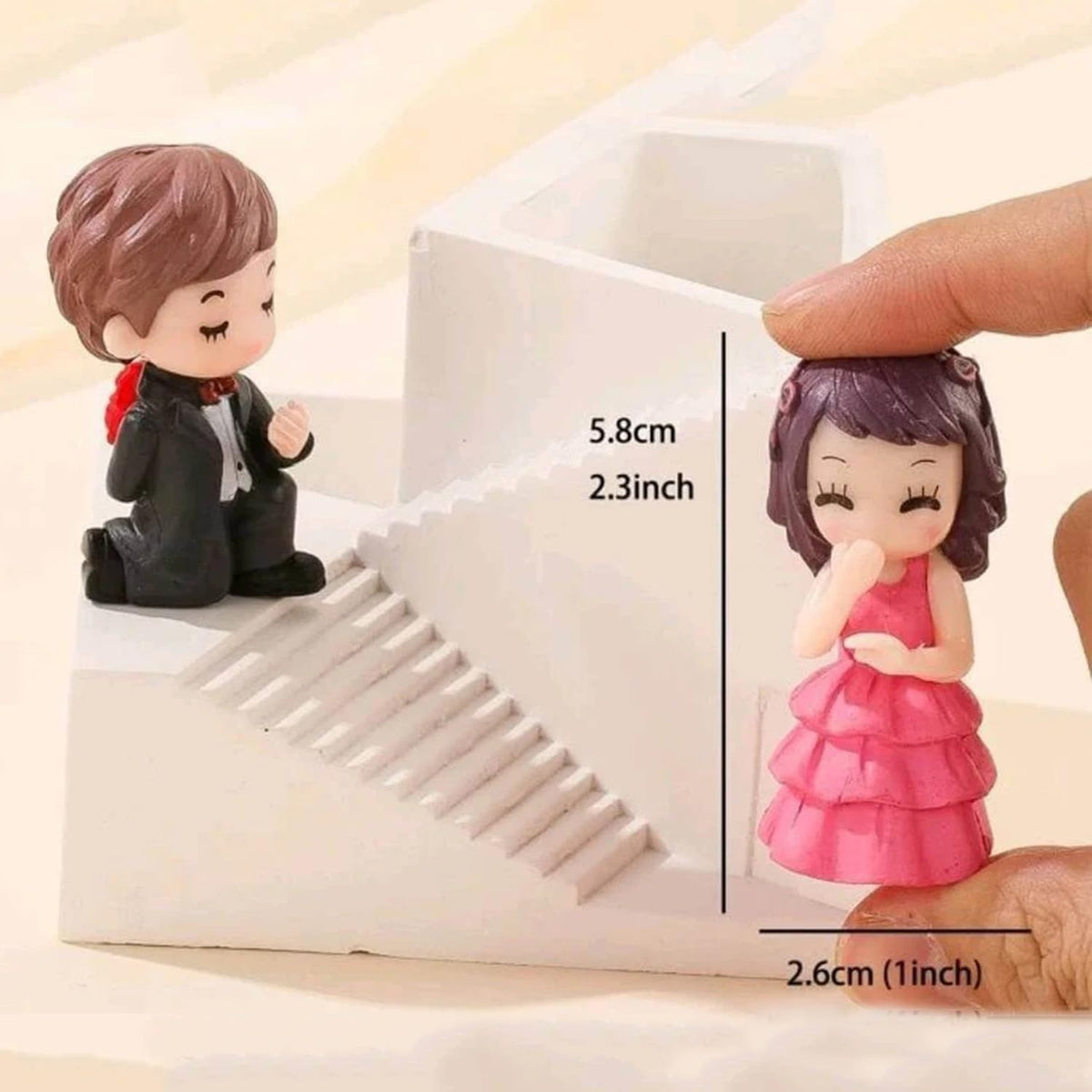Romantic Lovely Couple Gift for Girlfriend Boyfriend Husband Wife Couple Miniatures Figurine for Valentines Day Gift for Your Love Valentine Day Gift Items Showpiece