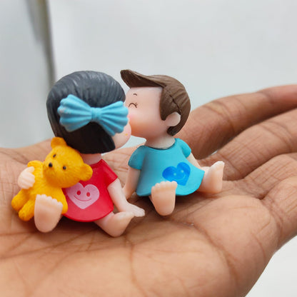 ascension Miniature Romantic Kissing Couple Gift for Valentine Day Baby Doll Set Gift for Girlfriend Boyfriend Valentine Decoration Items Living Room Car Dashboard Decor Valentines Gift