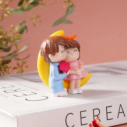 Cute Couple Miniature Figurine Showpiece Gift for Your Love Romantic Valentine Day Gift for Girlfriend Boyfriend Small Cute Baby Couple Showpiece Valentine Gift Miniature Valentines Gifts