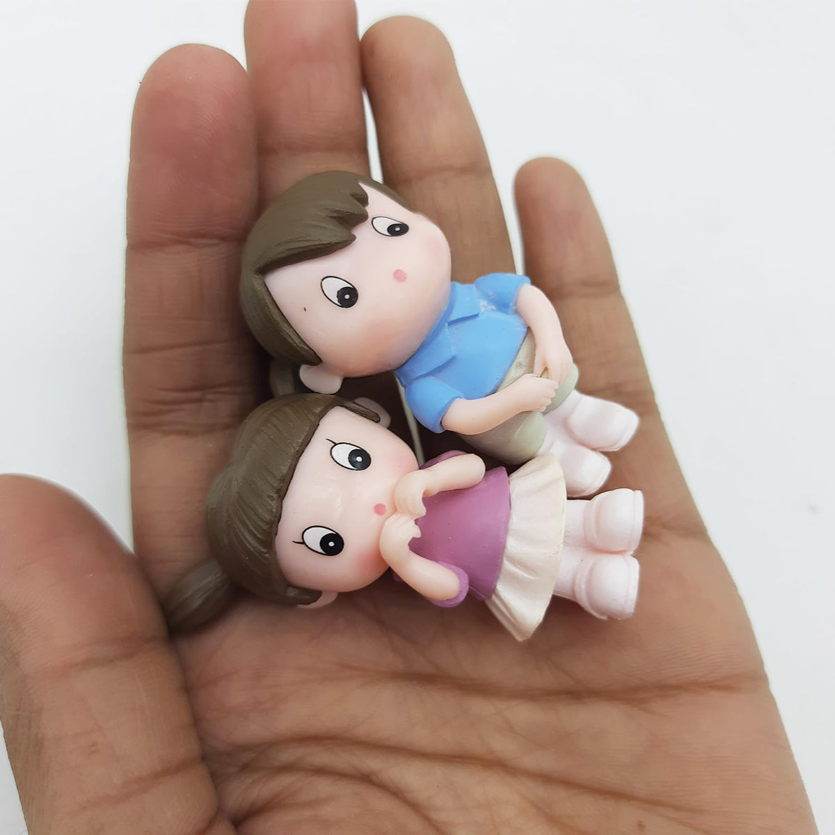 Miniature Set Valentine Gift for Girlfriend Boyfriend Husband Wife Girls Boys Decorative Cute Romantic Couple Miniature Showpiece for Living Room Bedroom Valentine Decor