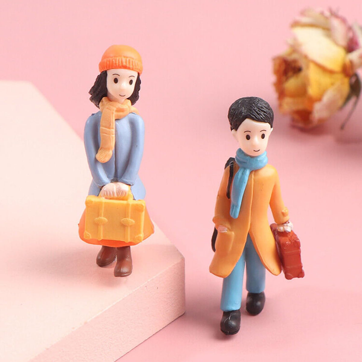 Ascension Romantic Winter Couple Miniature Toys Gift for Girlfriend Boyfriend Husband Wife Valentines Day Gifts Miniature Home DIY Living Room, 1.2 x 5.3 cm, Multicolor