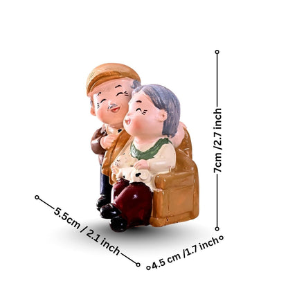 Cute Romantic Old Couple Figurine Resin Grandparents Statue with Cat Love Showpiece Romantic Decorative Item for Anniversary Retirement Birthday Gift Valentines Day Home & Office Decor