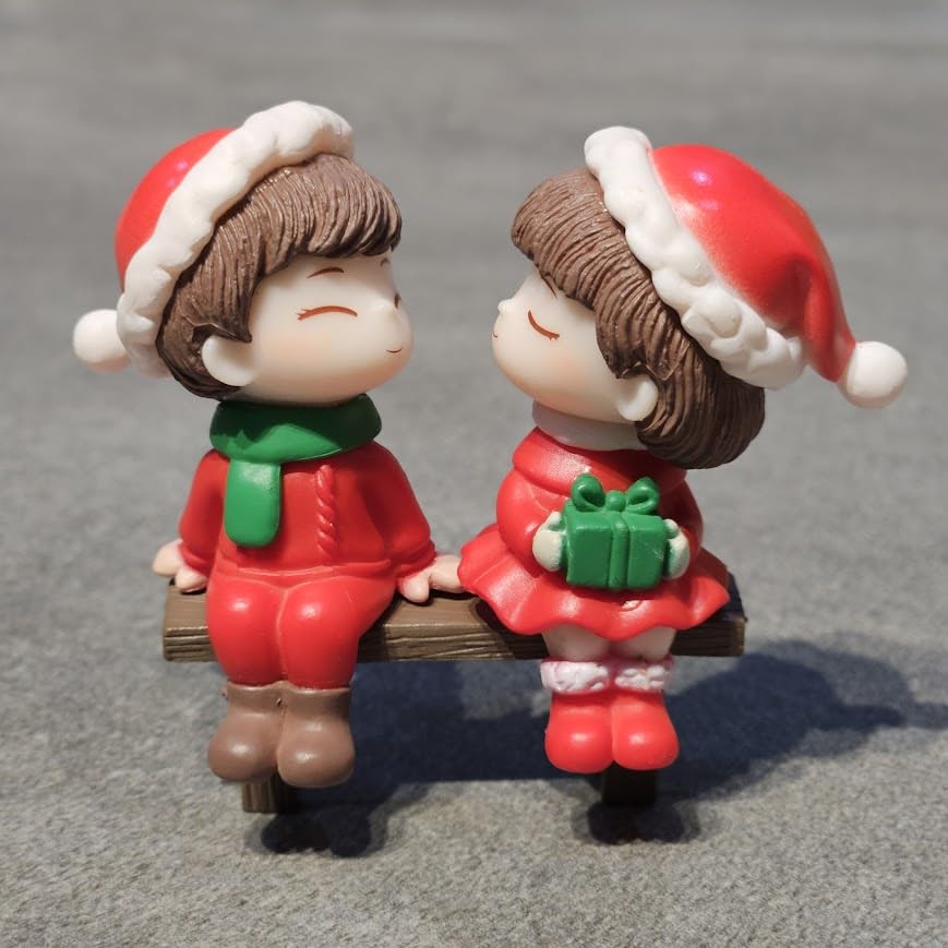 Miniature Christmas Couple Figurines, Adorable PVC Decoration for Miniature Garden, Dollhouse Accessory & Holiday Gifting Cute Xmas Decor Collectible