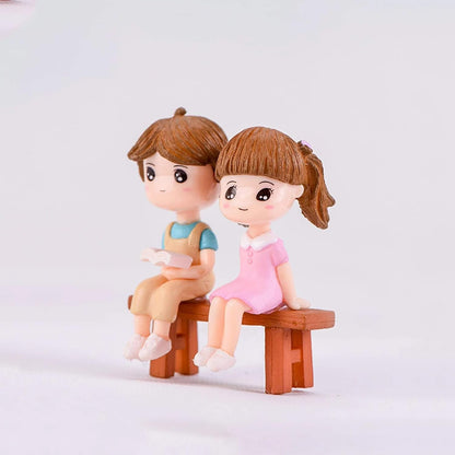 Miniature Couple Sitting On Chair Gift for Girlfriend Boyfriend Husband Wife Miniature Statue Showpiece for Valentines Day Gift Romantic Gifts for Your Love