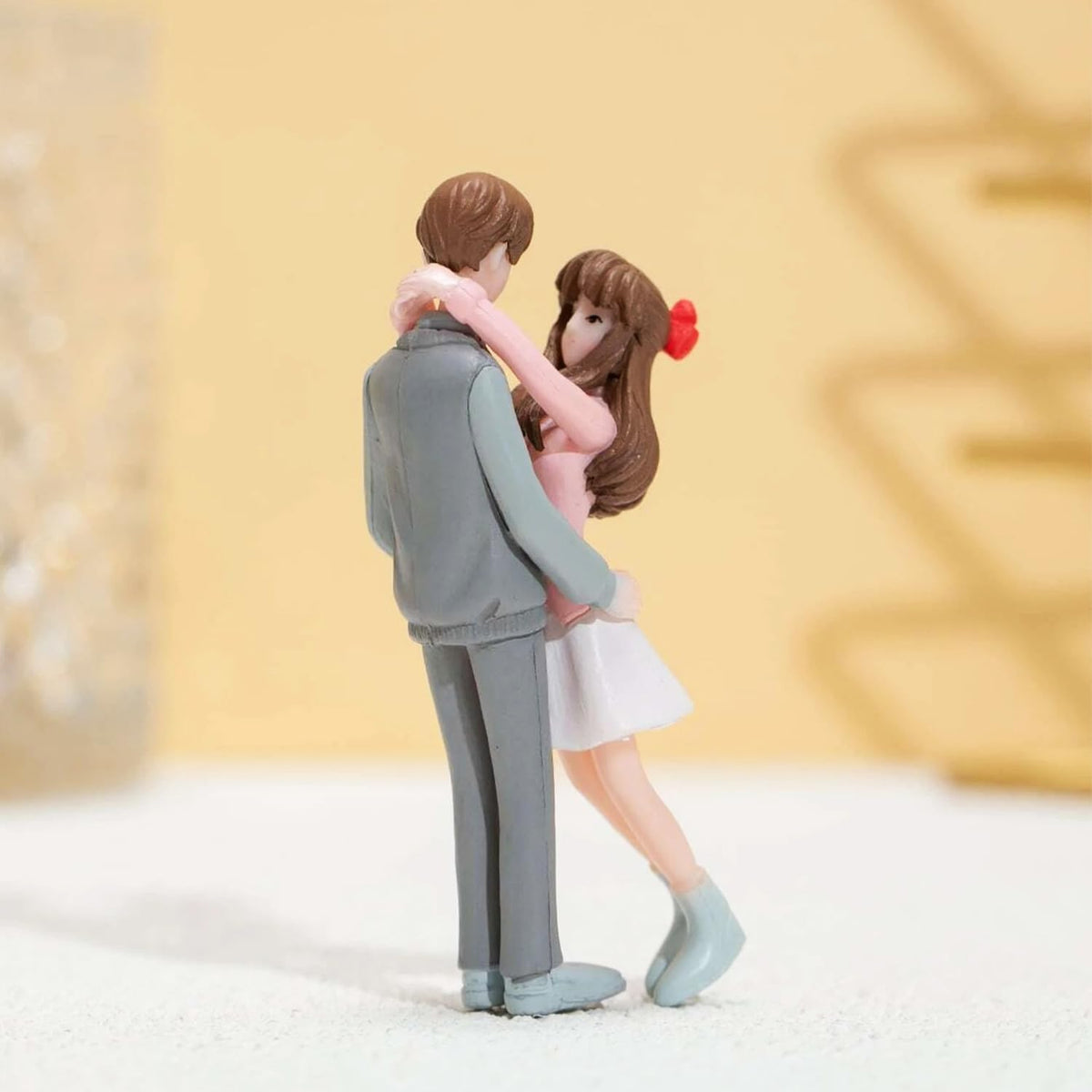 1 Set Romantic Couples Gift for Girlfriend Boyfriend Figurines and Valentine Decoration Items Showpiece for Valentines Gifts Miniature Set for Living Room Bed Room