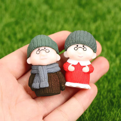 Old Aged Winter Wear Love Couple Set Decorative Showpiece for Home Room Decor Table Decoration Gift for Grand Parents Husband Wife Anniversary Birthday Valentines Gifts