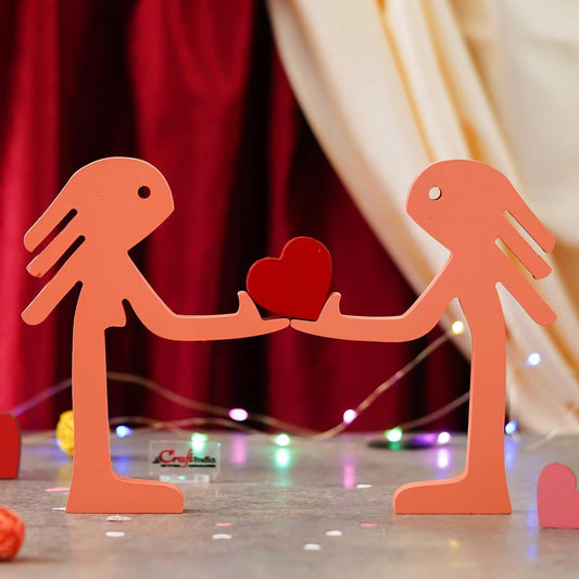 eCraftIndia Wooden Handcrafted Romantic Couple Showpiece Holding Heart | Valentine Gift for Girlfriend Boyfriend Husband Wife Special Love Her Him | Valentine Day Decoration Items