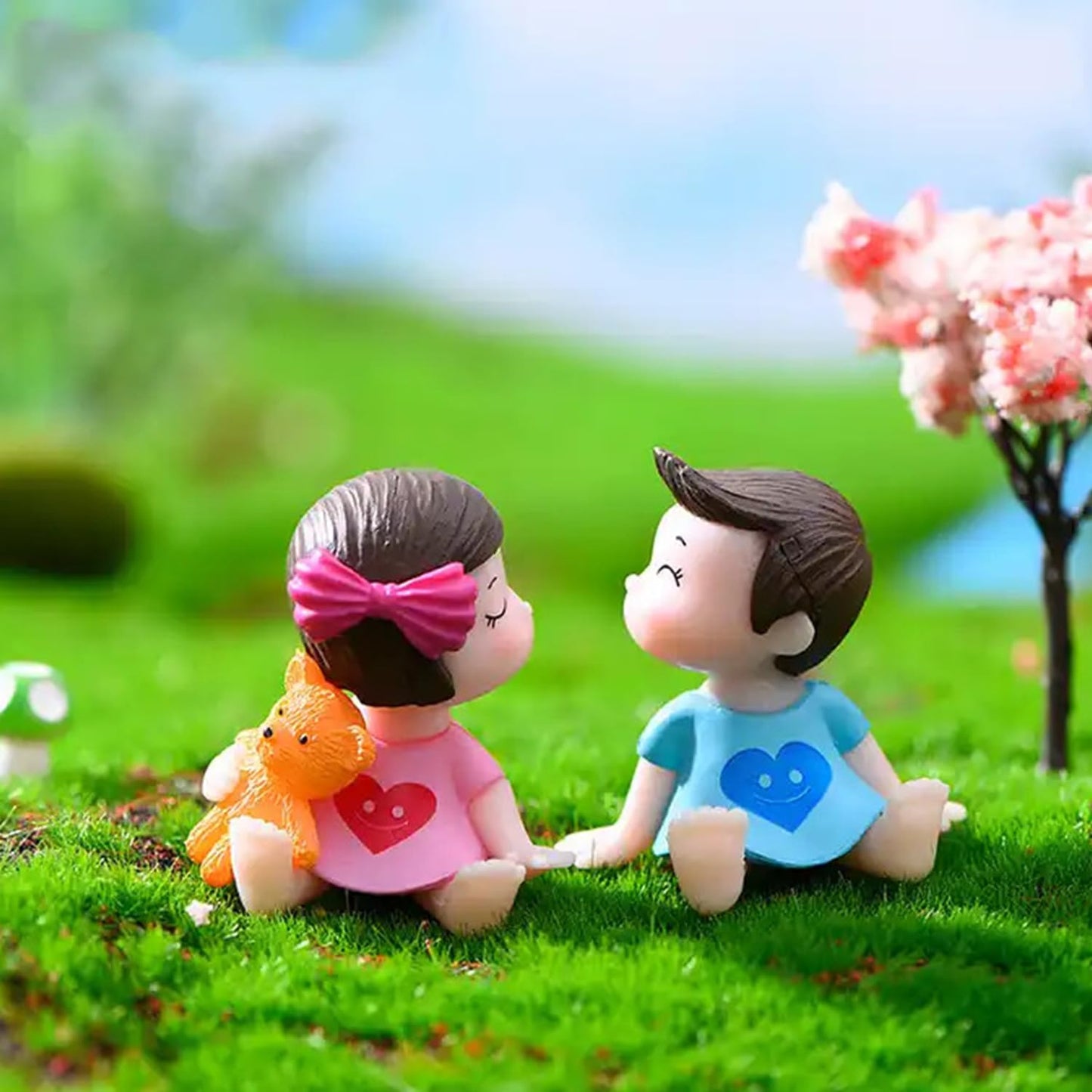 ascension 1 Pair of Miniature Romantic Kissing Couple Gift for Valentine Day Baby Doll Set Gift for Girlfriend Boyfriend Showpiece Statue Valentine Decoration Items Valentines Gifts for Your Love