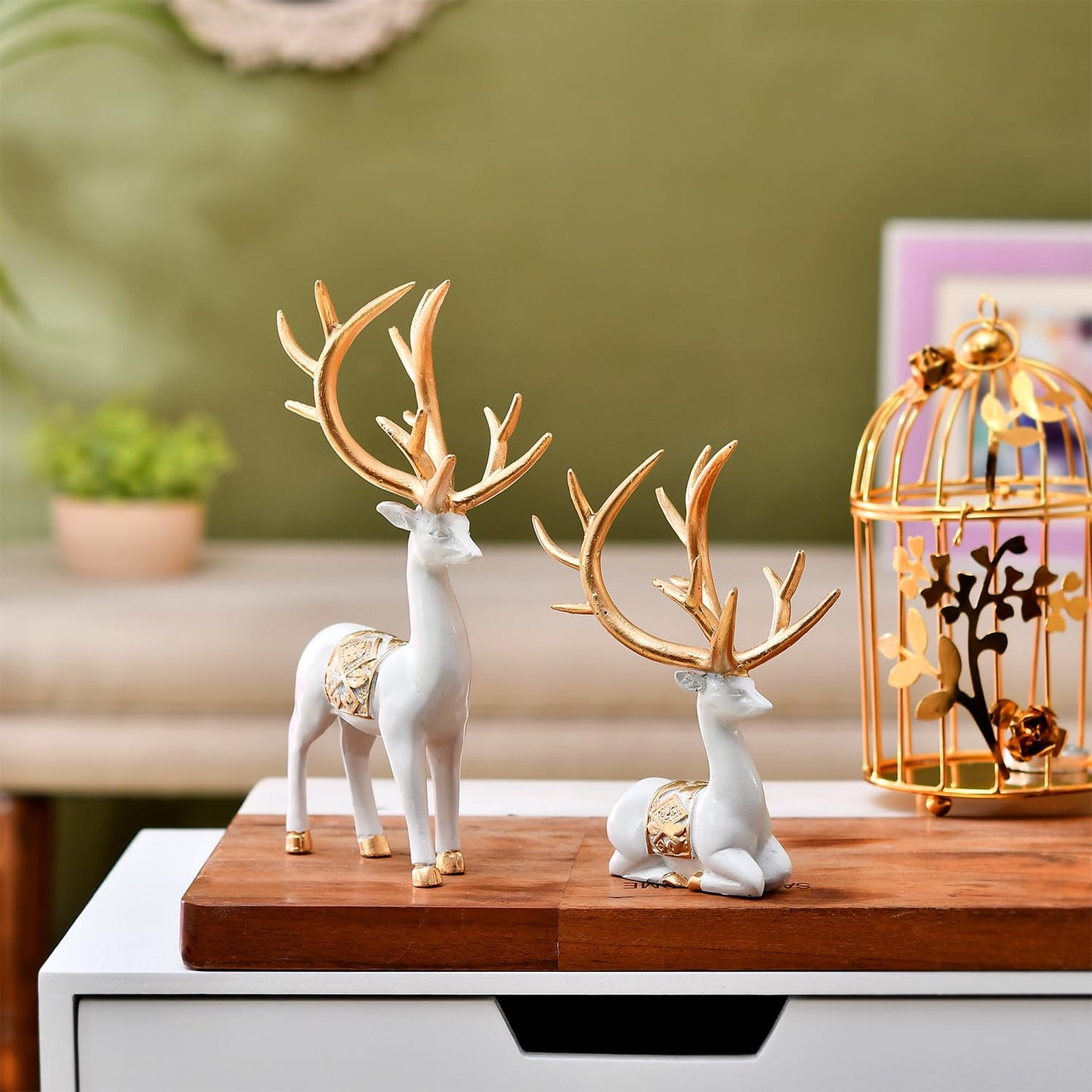 Amazon Basics Charming Polyresin Reindeer Décor | A Timeless Token of Grace & Good Luck | Elevate Your Festive & Everyday Spaces – Pack of 2, White & Golden